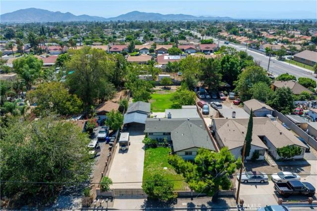 14933 Merrill Avenue, Fontana, CA 92335