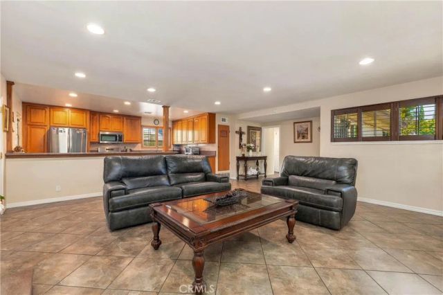 14933 Merrill Avenue, Fontana, CA 92335