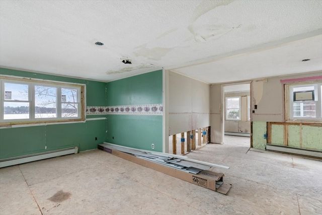 12 Shore Rd, Merrimac, MA 01860