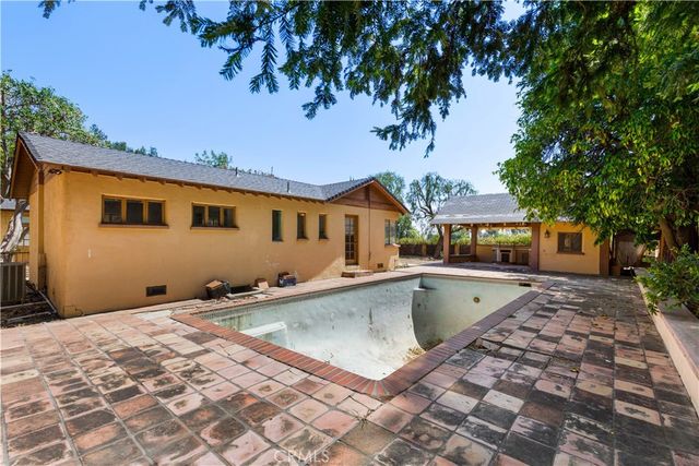 5403 Shirley Avenue, Tarzana, CA 91356