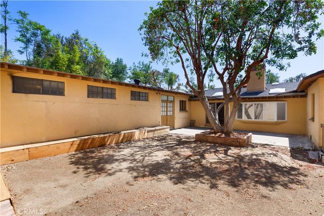 5403 Shirley Avenue, Tarzana, CA 91356