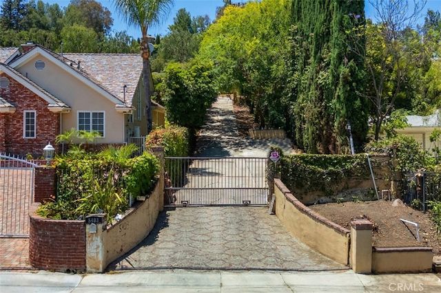5403 Shirley Avenue, Tarzana, CA 91356