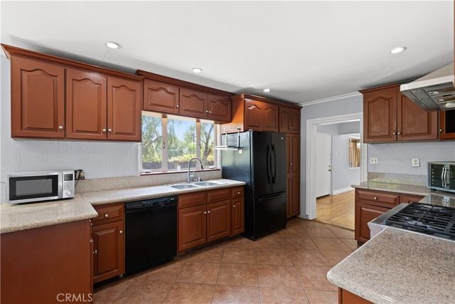 5403 Shirley Avenue, Tarzana, CA 91356