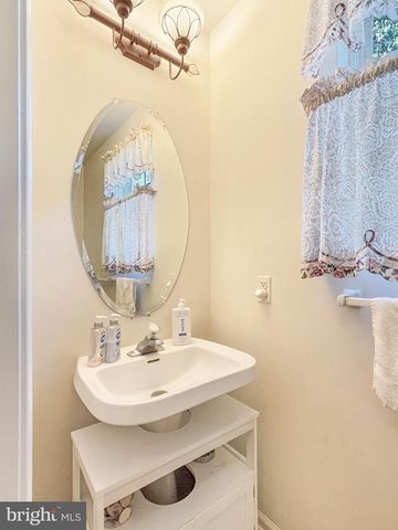 1605 WASHINGTON ST, Hainesport, NJ 08036