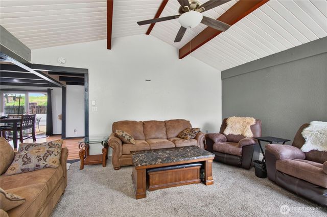 103 Pare Road, Kelso, WA 98626
