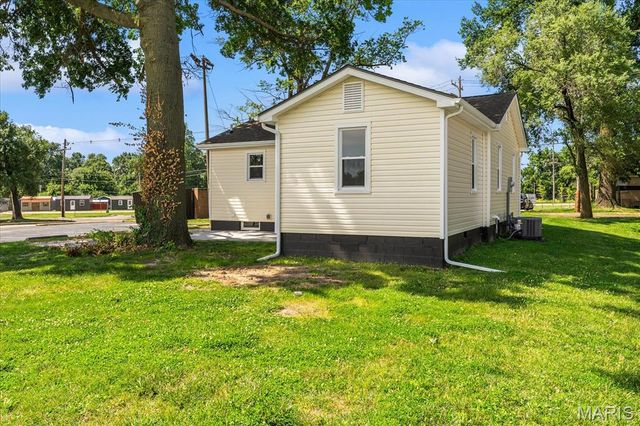 4815 W Washington Street, Belleville, IL 62226