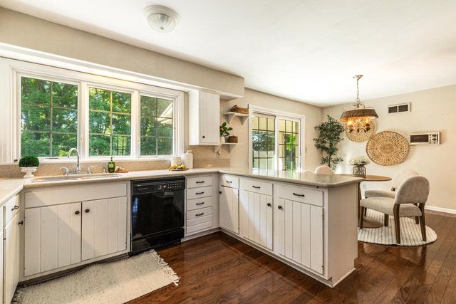 W215N5354 Ada COURT, Menomonee Falls, WI 53051
