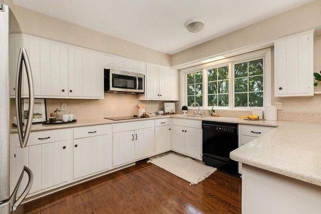 W215N5354 Ada COURT, Menomonee Falls, WI 53051