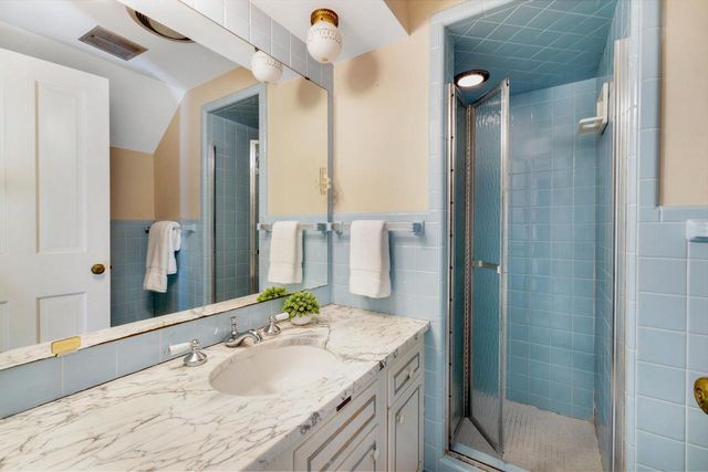 W215N5354 Ada COURT, Menomonee Falls, WI 53051