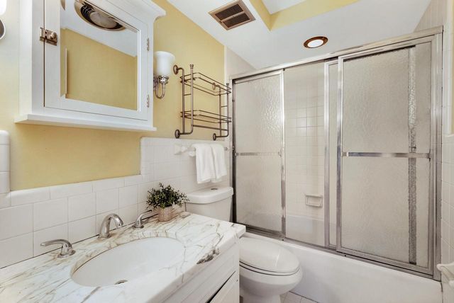 W215N5354 Ada COURT, Menomonee Falls, WI 53051