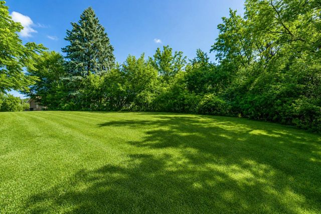 W215N5354 Ada COURT, Menomonee Falls, WI 53051