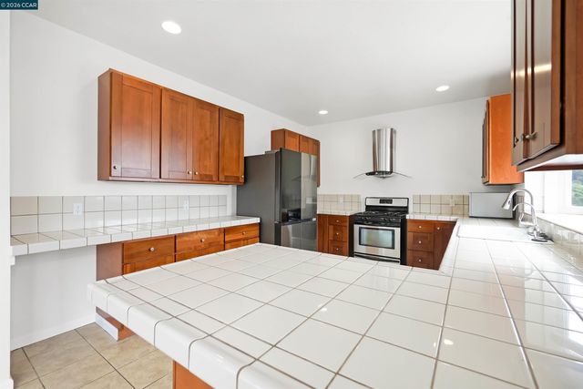 213 N Rancho Pl, Pinole, CA 94564