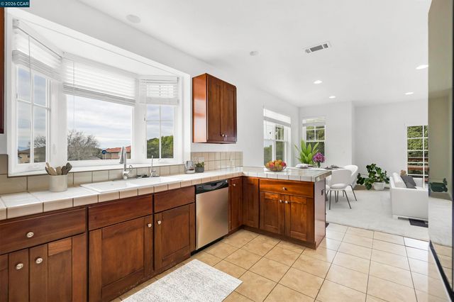 213 N Rancho Pl, Pinole, CA 94564