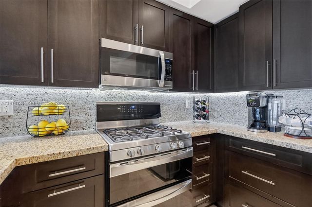 3140 S Ocean Dr PH4, Hallandale Beach, FL 33009