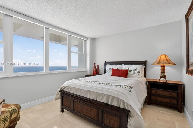 3140 S Ocean Dr PH4, Hallandale Beach, FL 33009