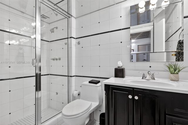 3140 S Ocean Dr PH4, Hallandale Beach, FL 33009