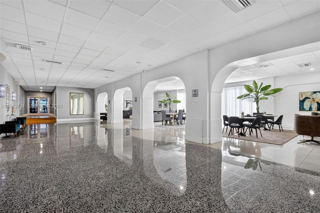 3140 S Ocean Dr PH4, Hallandale Beach, FL 33009