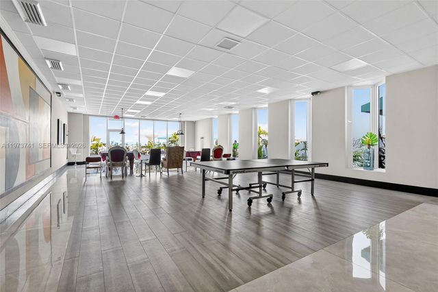 3140 S Ocean Dr PH4, Hallandale Beach, FL 33009