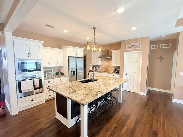 4411 SE Lariat Drive, Lee's Summit, MO 64082