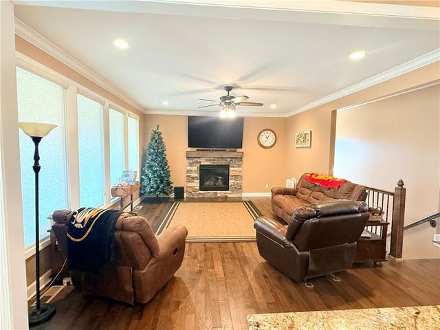 4411 SE Lariat Drive, Lee's Summit, MO 64082