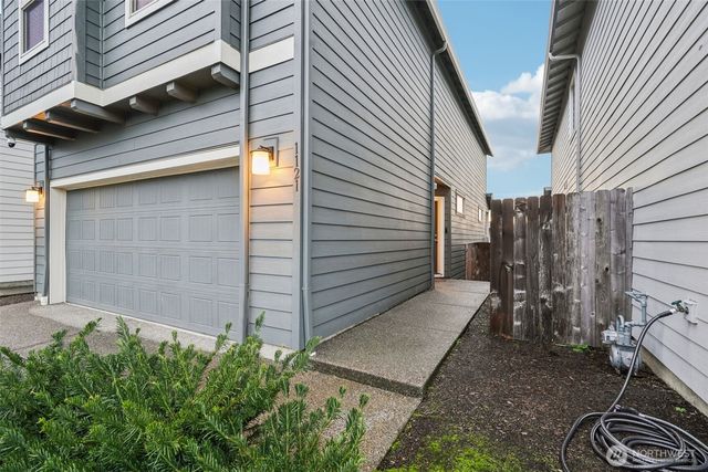 1121 N Auburn Place, Ridgefield, WA 98642