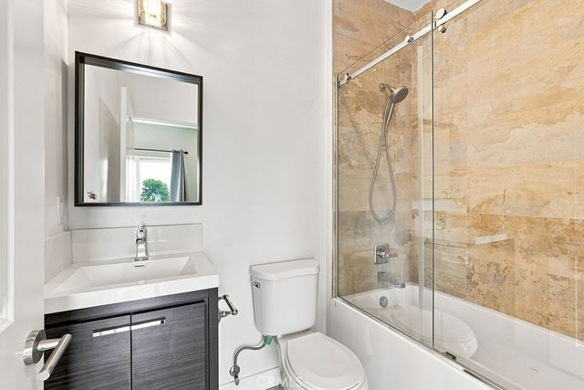 15340 Lassen, Los Angeles, CA 91345