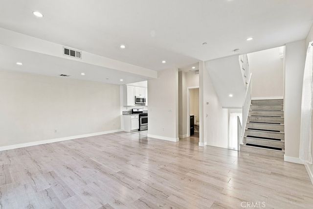 15340 Lassen, Los Angeles, CA 91345