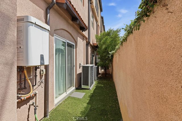 15340 Lassen, Los Angeles, CA 91345