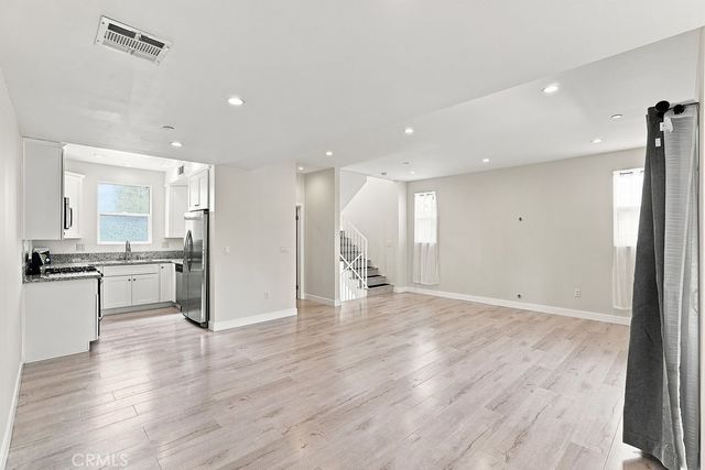 15340 Lassen, Los Angeles, CA 91345