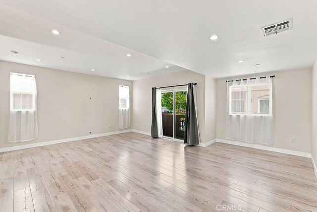 15340 Lassen, Los Angeles, CA 91345