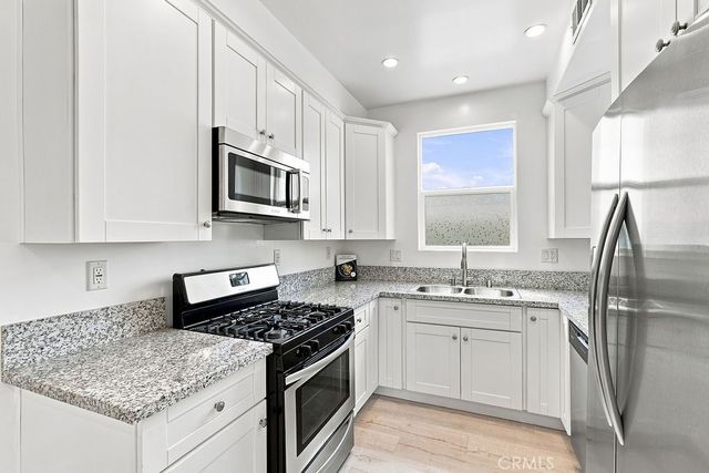 15340 Lassen, Los Angeles, CA 91345