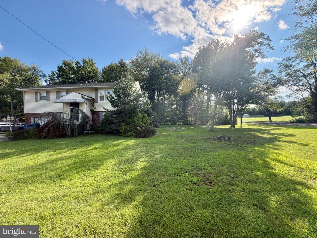 770 ADAMS LN, NORTH BRUNSWICK, NJ 08902 — exterior