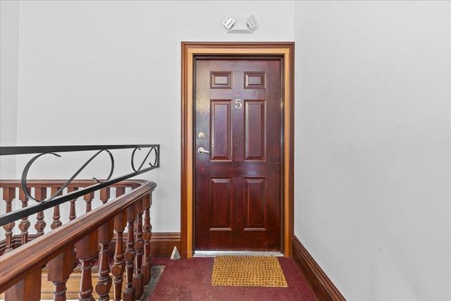 204 S Union St Apt 5, Burlington, VT 05401