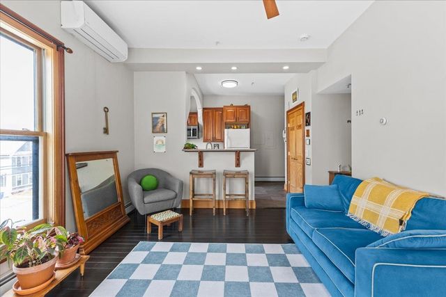 204 S Union St Apt 5, Burlington, VT 05401