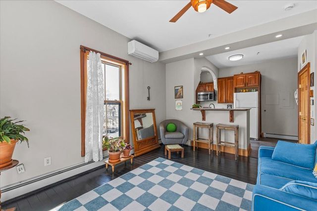 204 S Union St Apt 5, Burlington, VT 05401