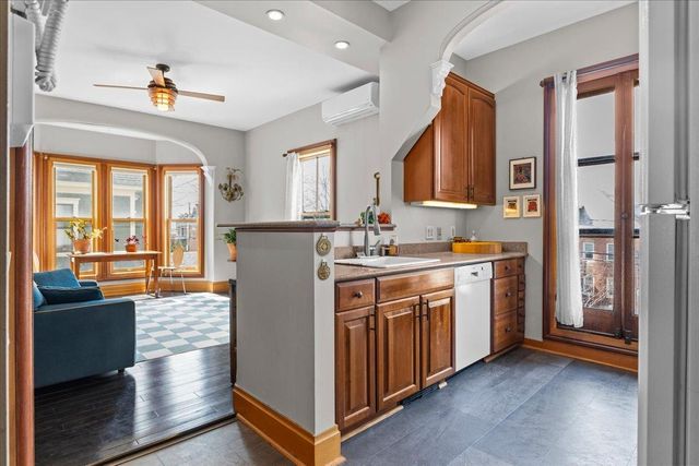 204 S Union St Apt 5, Burlington, VT 05401