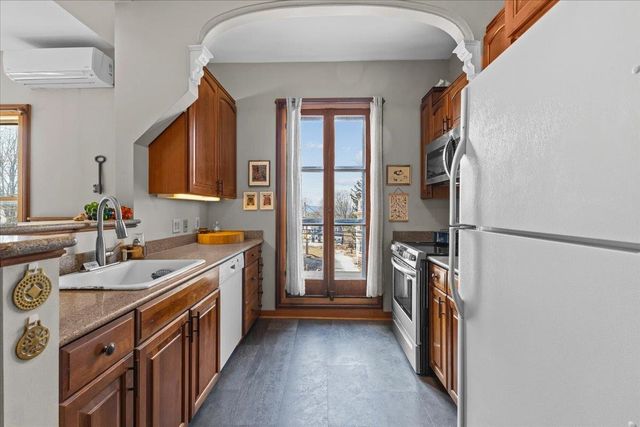 204 S Union St Apt 5, Burlington, VT 05401