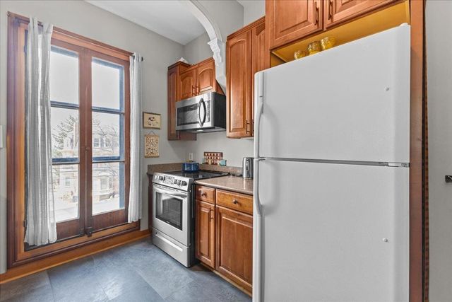 204 S Union St Apt 5, Burlington, VT 05401