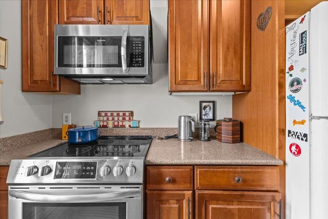 204 S Union St Apt 5, Burlington, VT 05401