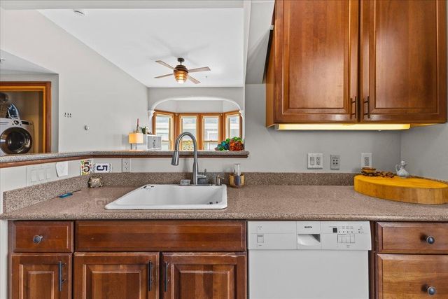 204 S Union St Apt 5, Burlington, VT 05401