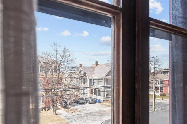 204 S Union St Apt 5, Burlington, VT 05401