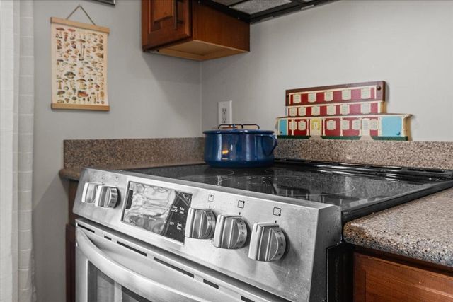 204 S Union St Apt 5, Burlington, VT 05401