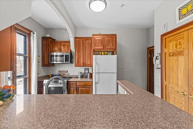 204 S Union St Apt 5, Burlington, VT 05401