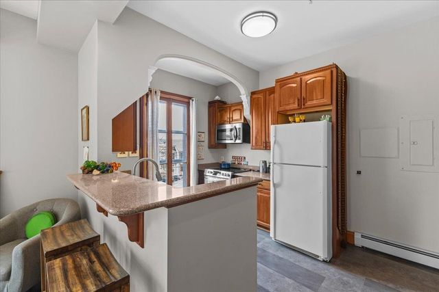 204 S Union St Apt 5, Burlington, VT 05401