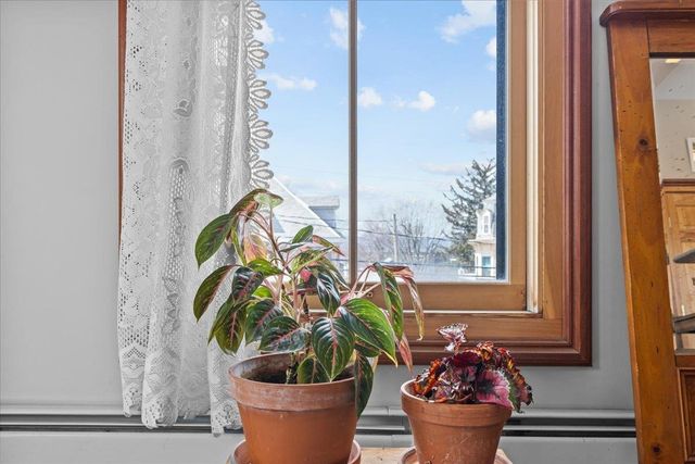 204 S Union St Apt 5, Burlington, VT 05401