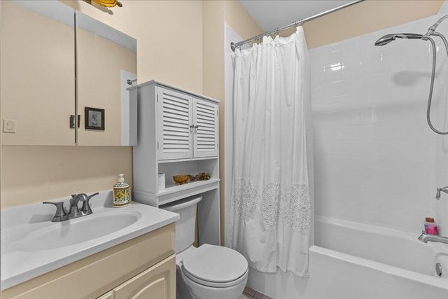 204 S Union St Apt 5, Burlington, VT 05401