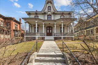 204 S Union St Apt 5, Burlington, VT 05401