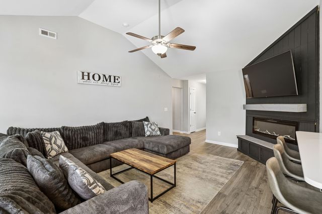 1041 Hickoryridge Dr, Murfreesboro, TN 37129