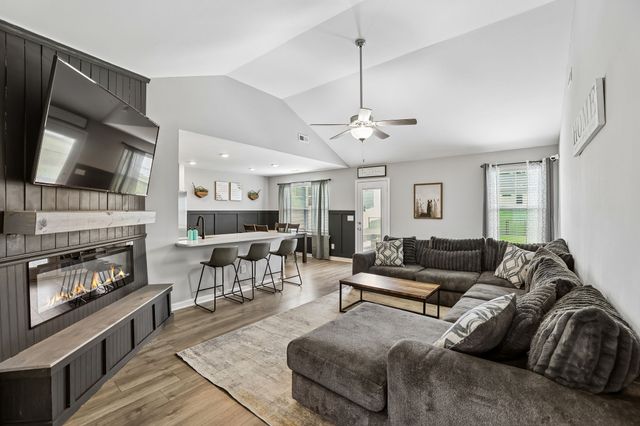1041 Hickoryridge Dr, Murfreesboro, TN 37129