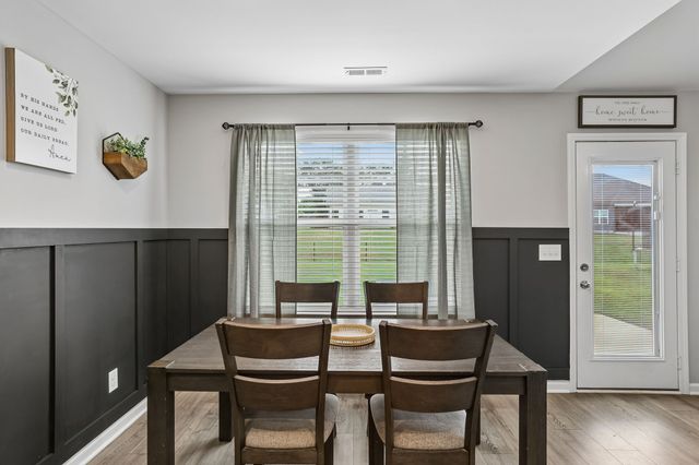 1041 Hickoryridge Dr, Murfreesboro, TN 37129